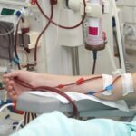 Patient undergoing hemodialysis treatment while following practical tips for dialysis patients.
